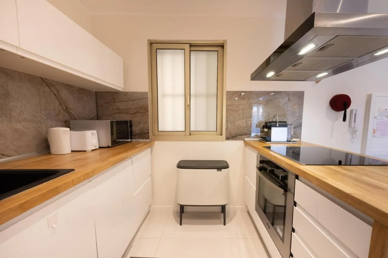 Lumineux, Tout Confort, Wifi & Terrace & Parking Saint-Laurent-du-Var 0*,  Francia