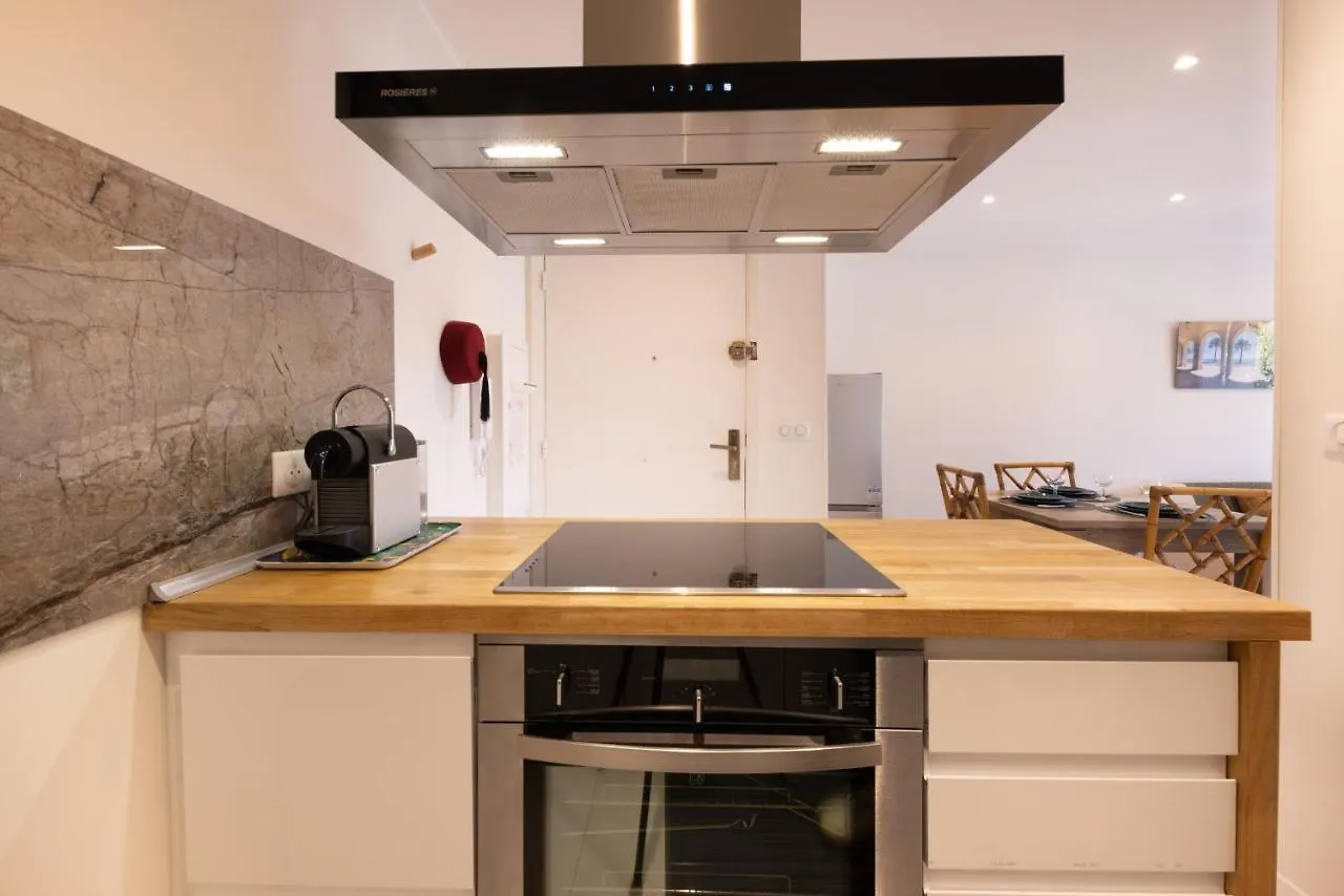 Lumineux, Tout Confort, Wifi & Terrace & Parking Saint-Laurent-du-Var 0*,  Francia
